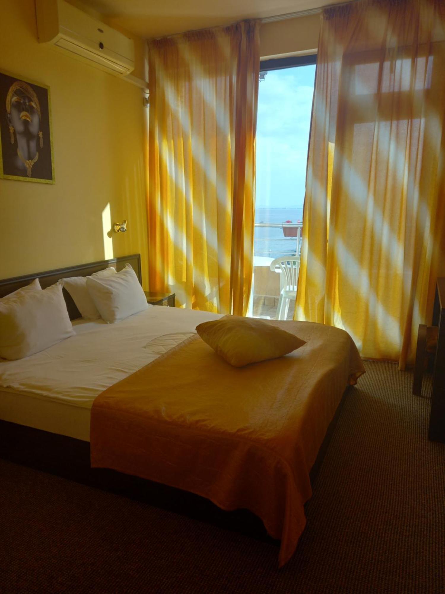 Hotel Blian Равда Екстер'єр фото