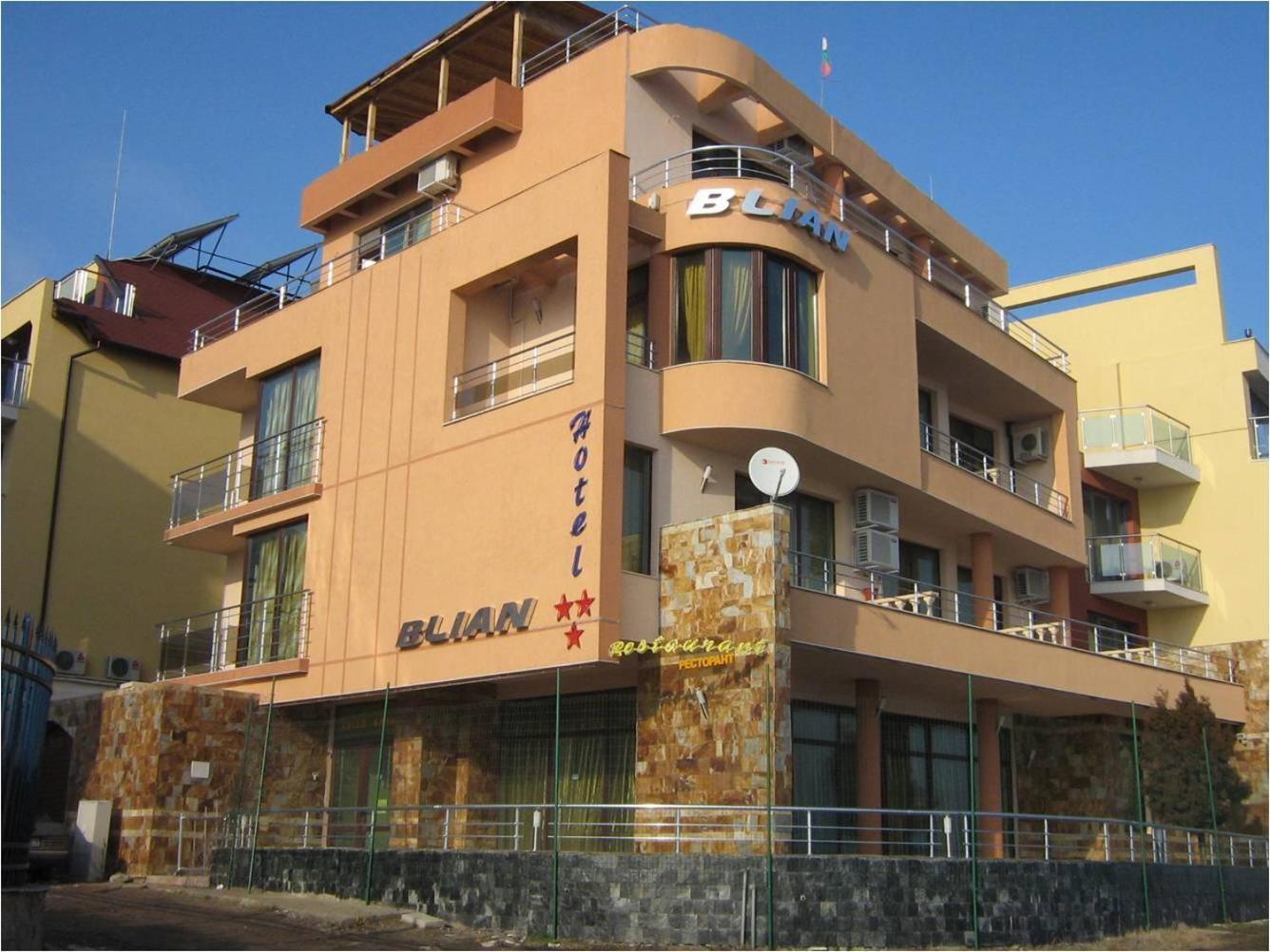 Hotel Blian Равда Екстер'єр фото