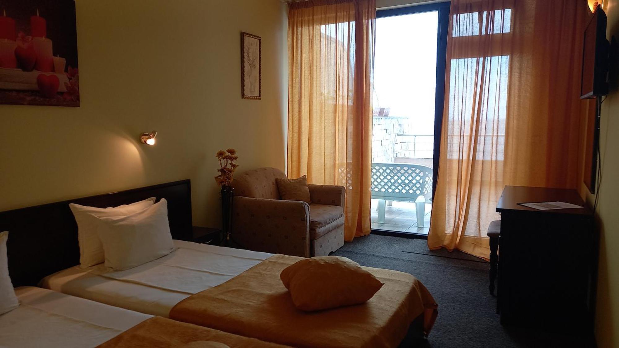 Hotel Blian Равда Екстер'єр фото