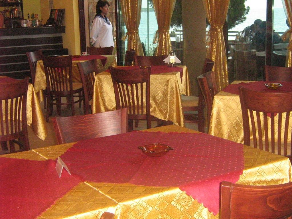 Hotel Blian Равда Екстер'єр фото